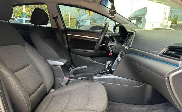 Foto 5 de 2020 HYUNDAI ELANTRA SEL