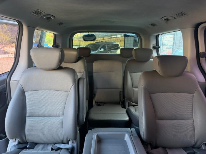 Foto 4 de 2021 HYUNDAI GRAND STAREX