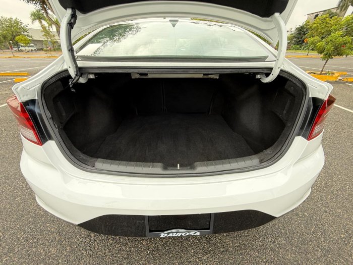 Foto 12 de 2020 HYUNDAI ELANTRA SEL
