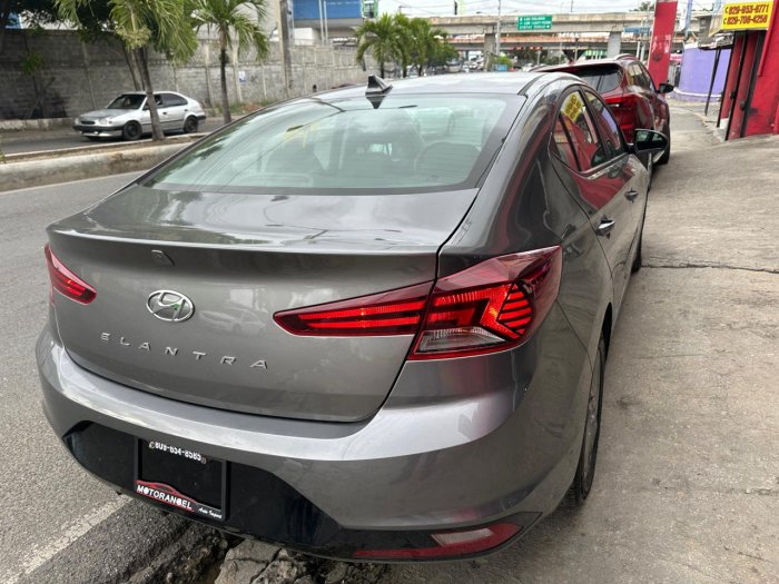 Foto 6 de 2020 HYUNDAI ELANTRA SEL