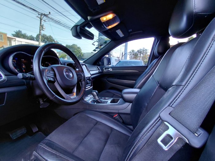 Foto 5 de 2019 JEEP GRAND CHEROKEE LAREDO 4X4