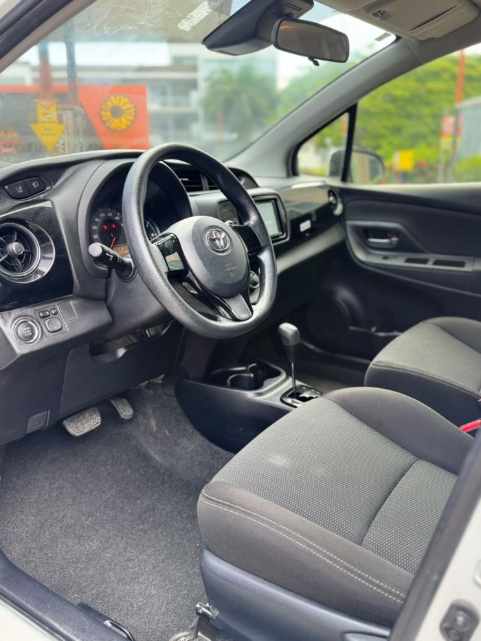 Foto 8 de 2020 Toyota VITZ