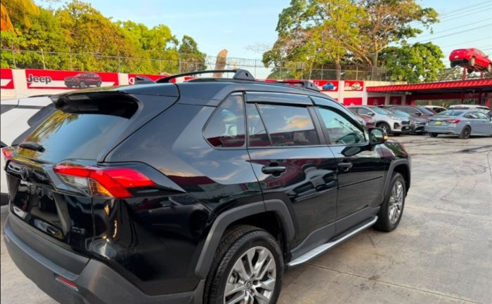 Foto 8 de 2025 Toyota RAV4 XLE