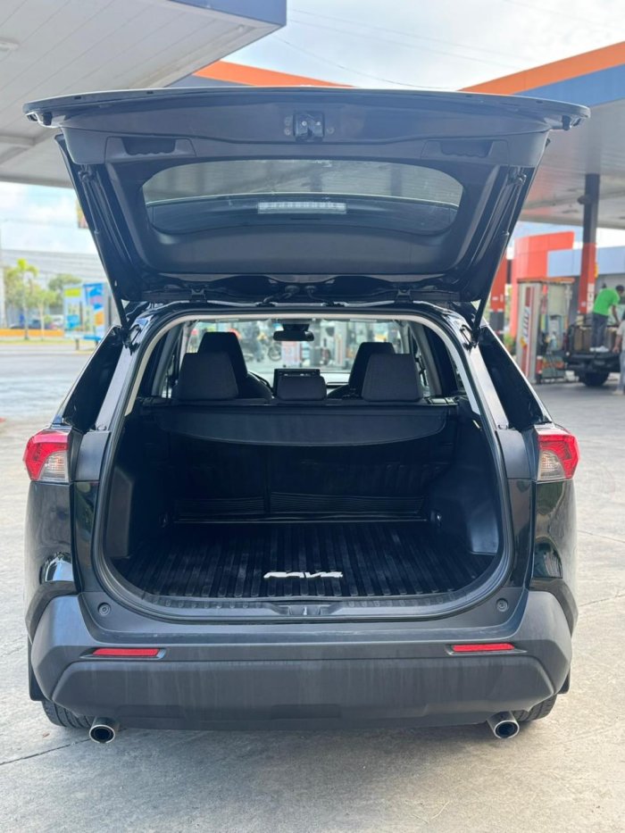Foto 6 de 2021 Toyota RAV-4 LE