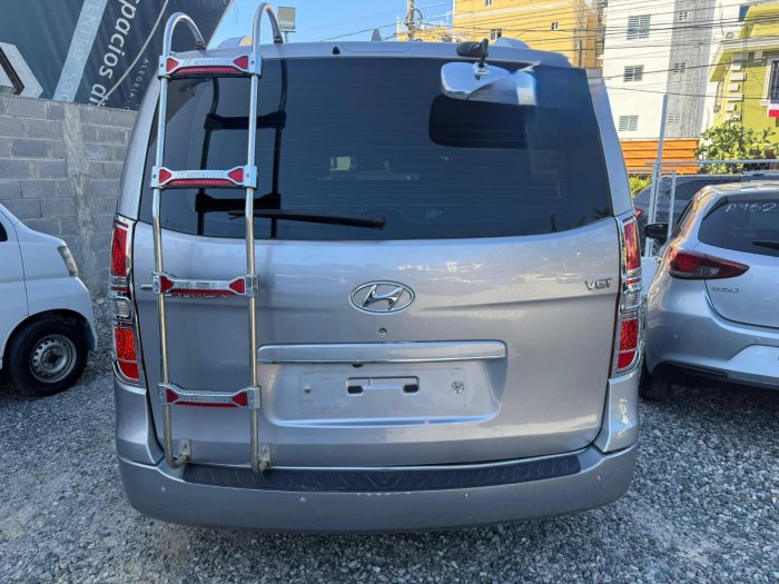 Foto 6 de 2021 HYUNDAI GRAND STAREX