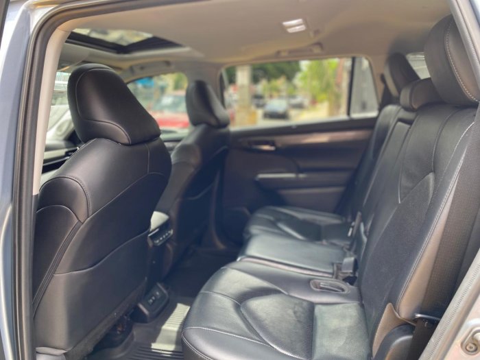 Foto 8 de 2020 Toyota HIGLANDER LIMITED 4X4
