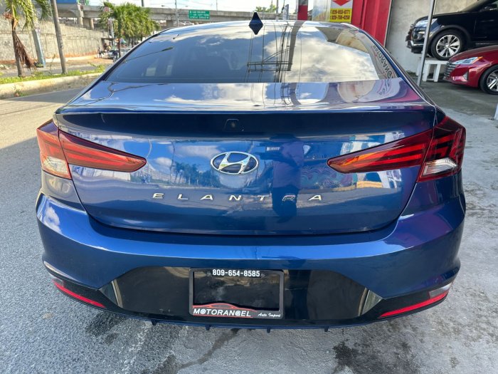 Foto 5 de 2020 HYUNDAI ELANTRA SEL