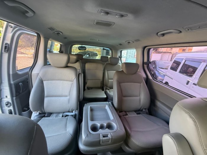 Foto 2 de 2021 HYUNDAI GRAND STAREX