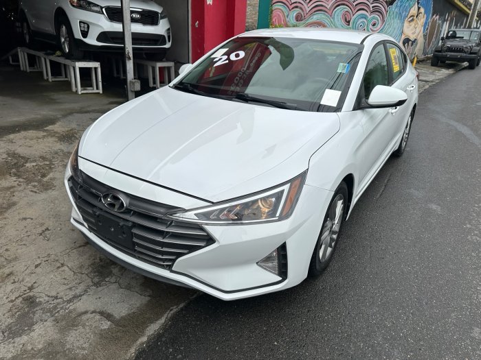 Foto 3 de 2020 HYUNDAI ELANTRA SEL