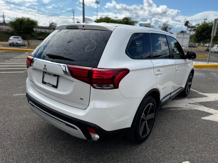 Foto 6 de 2020 MITSUBISHI OUTLANDER SPORT SE