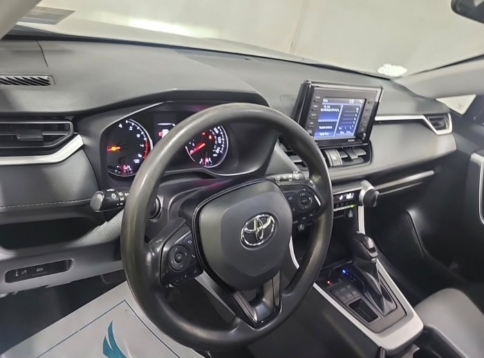 Foto 8 de 2021 Toyota RAV-4 LE