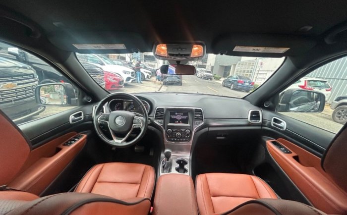 Foto 4 de 2020 JEEP GRAND CHEROKEE LAREDO 4X4