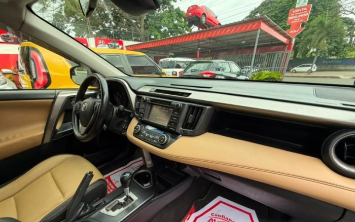 Foto 5 de 2017 Toyota RAV4 XLE