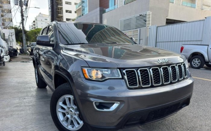 Foto 3 de 2020 JEEP GRAND CHEROKEE LAREDO 4X4