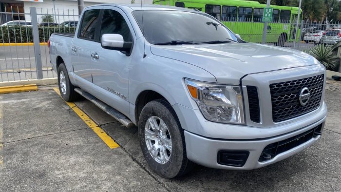 Foto 3 de 2019 NISSAN TITAN