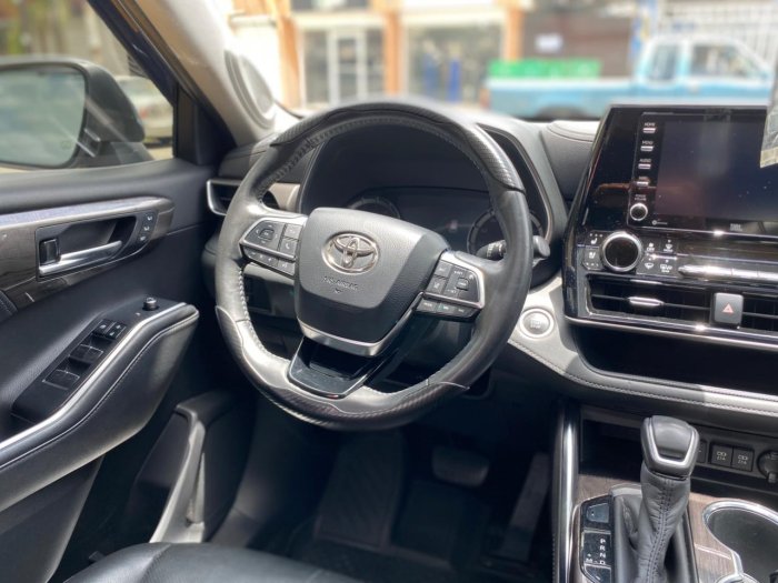 Foto 10 de 2020 Toyota HIGLANDER LIMITED 4X4