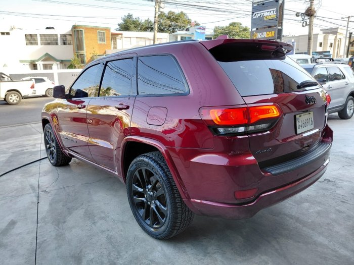 Foto 3 de 2019 JEEP GRAND CHEROKEE LAREDO 4X4