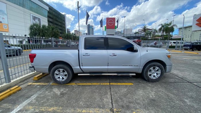Foto 2 de 2019 NISSAN TITAN