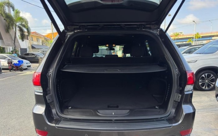 Foto 10 de 2020 JEEP GRAND CHEROKEE LAREDO 4X4