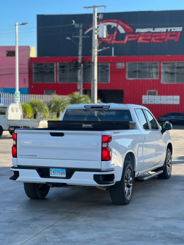 Foto 2 de 2021 CHEVROLET SILVERADO