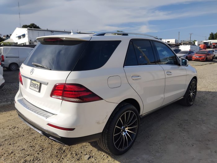Foto 9 de 2016 MERCEDES-BENZ GLE350