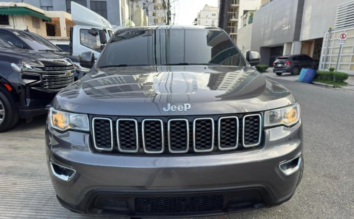 Foto 2 de 2020 JEEP GRAND CHEROKEE LAREDO 4X4