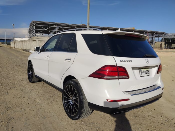 Foto 4 de 2016 MERCEDES-BENZ GLE350