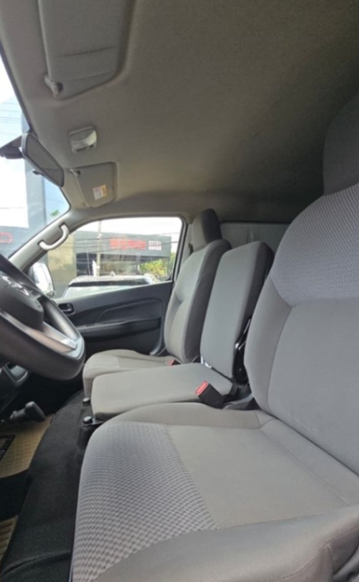 Foto 7 de 2025 NISSAN URVAN