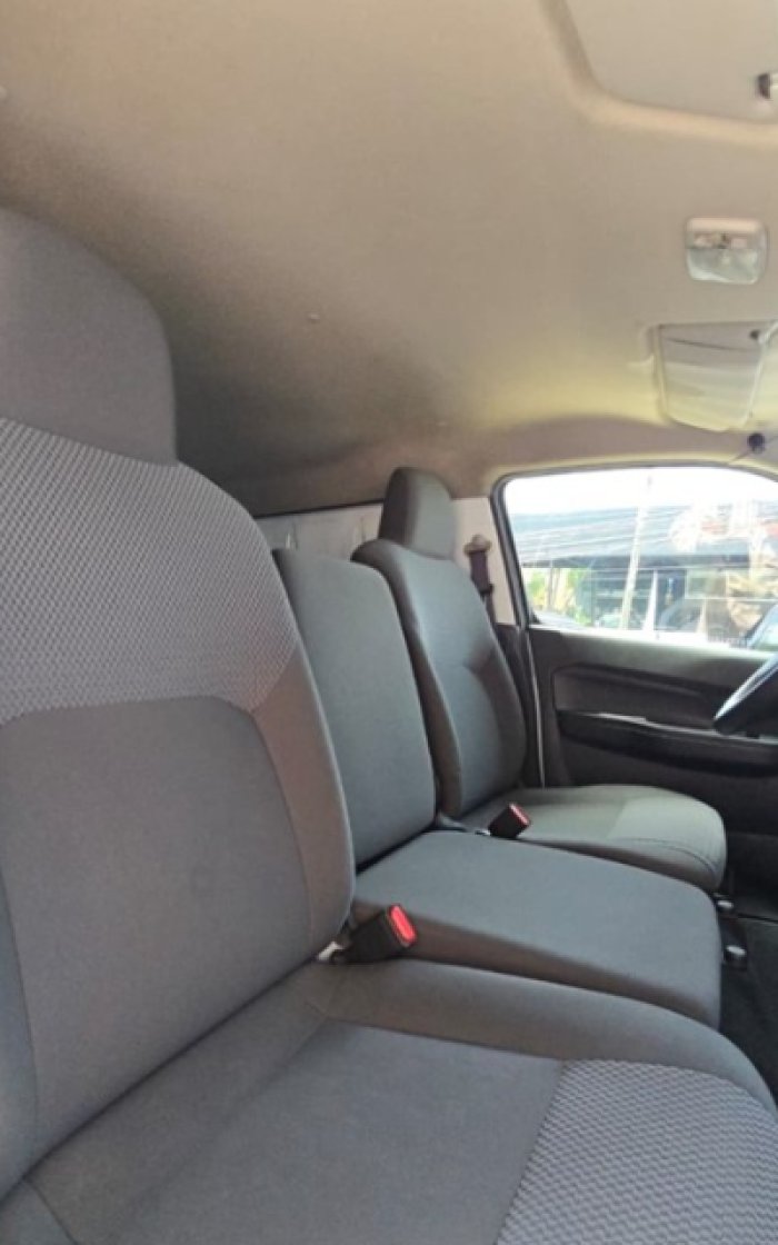 Foto 6 de 2025 NISSAN URVAN