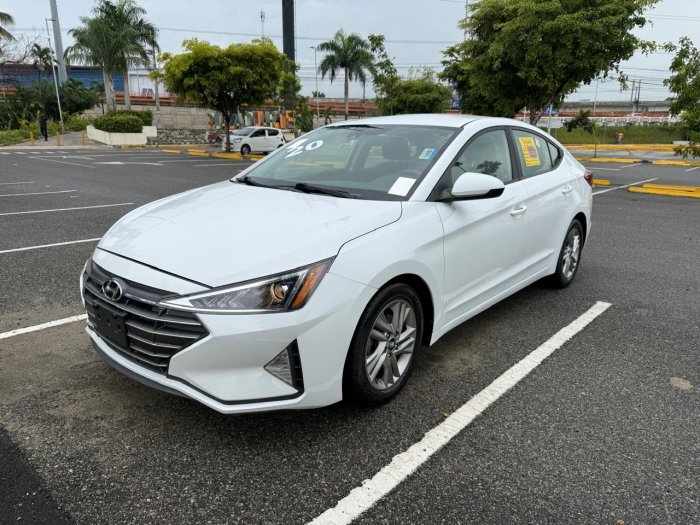 Foto 4 de 2020 HYUNDAI ELANTRA SEL