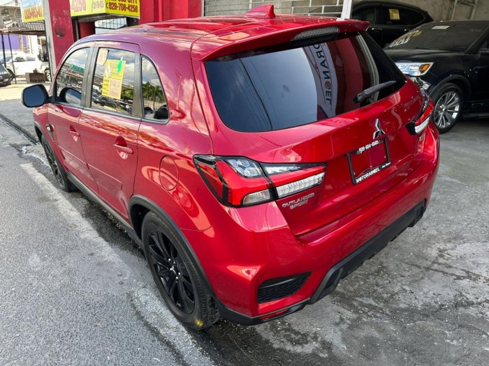 Foto 4 de 2021 MITSUBISHI OUTLANDER