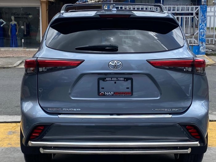Foto 4 de 2020 Toyota HIGLANDER LIMITED 4X4