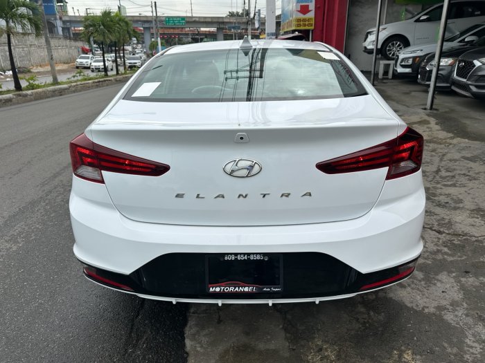 Foto 5 de 2020 HYUNDAI ELANTRA SEL