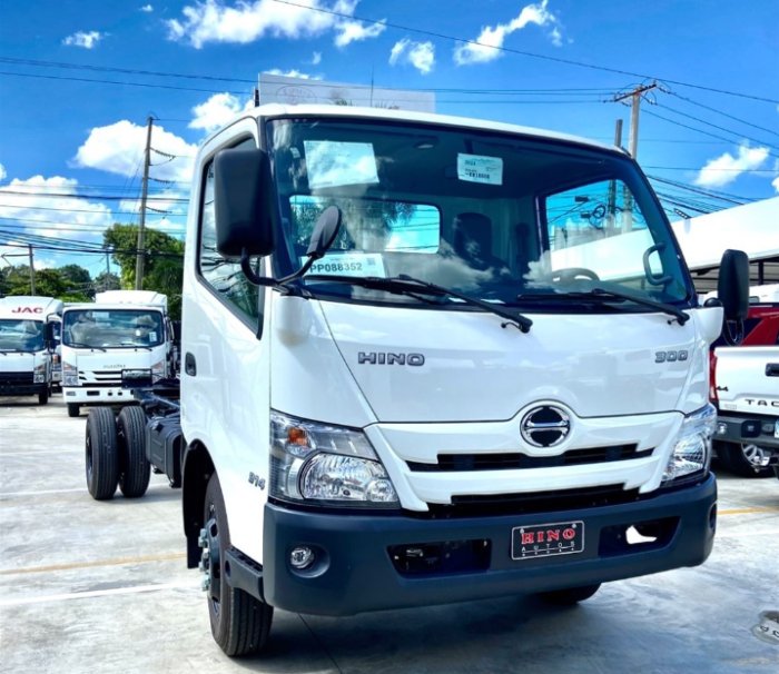 2025 HINO 300