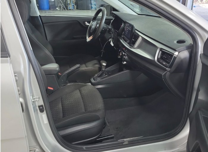 Foto 7 de 2022 KIA RIO