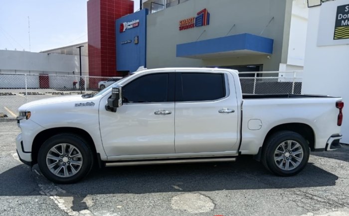 Foto 2 de 2022 CHEVROLET SILVERADO HIGH COUNTRY