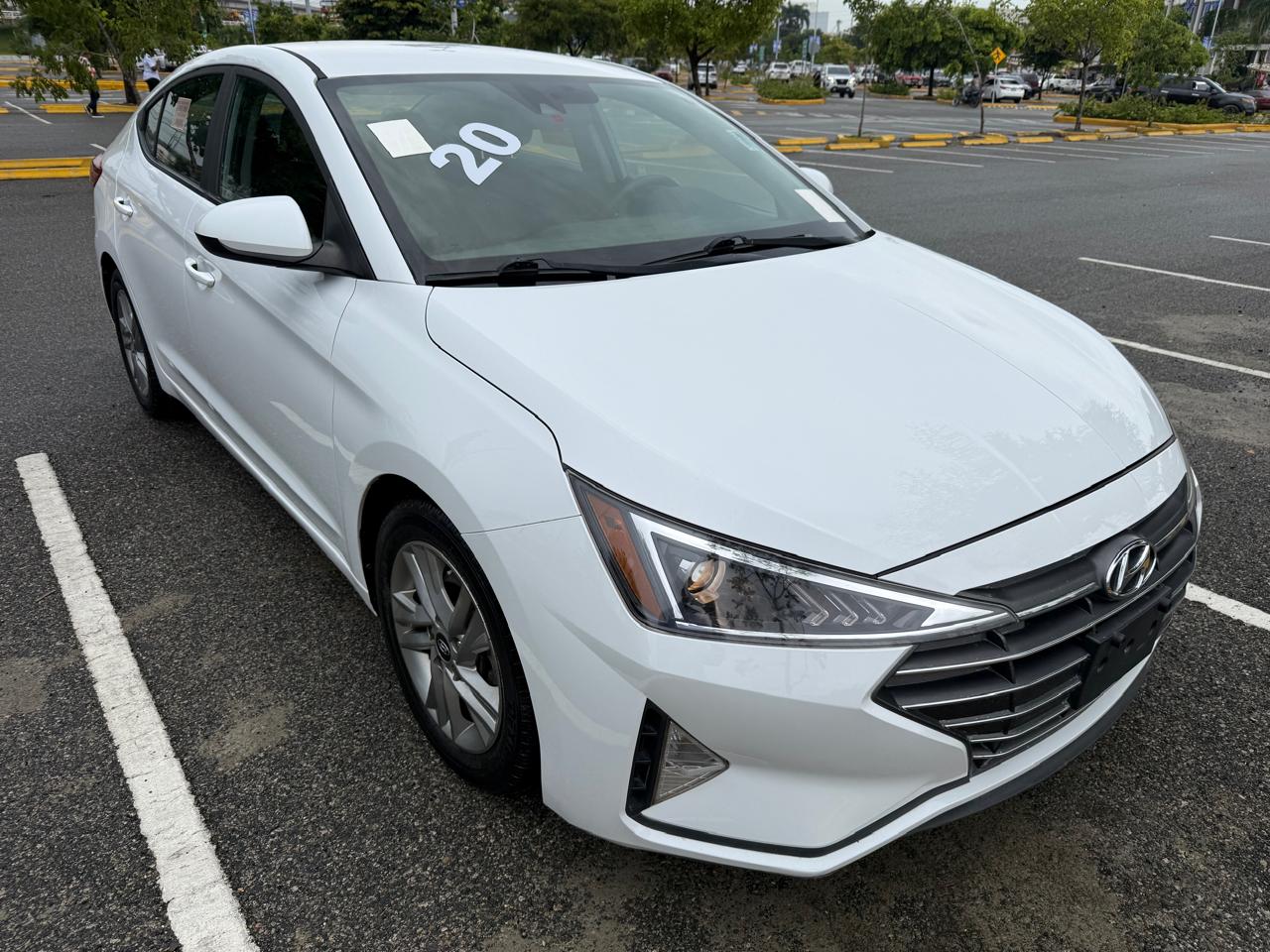 Foto 2 de 2020 HYUNDAI ELANTRA SEL