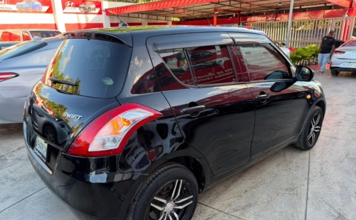 Foto 4 de 2016 SUZUKI SWIFT