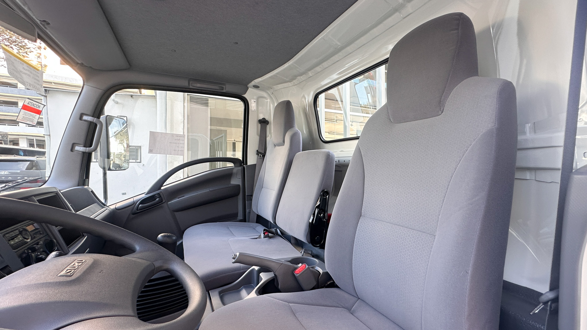 Foto 6 de 2026 ISUZU NPR