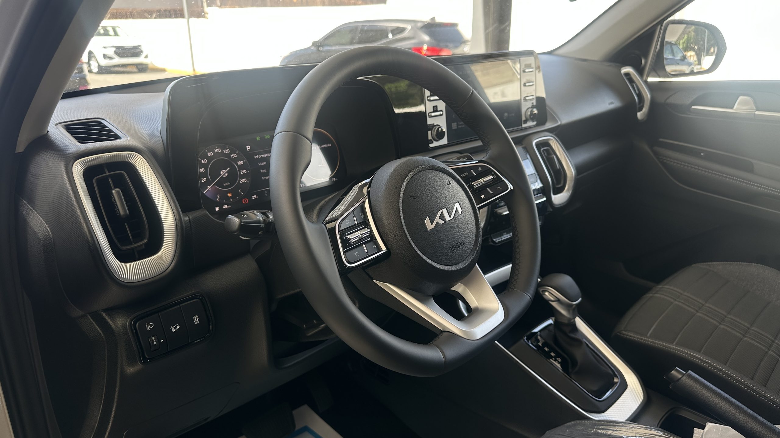 Foto 2 de 2027 KIA SONET
