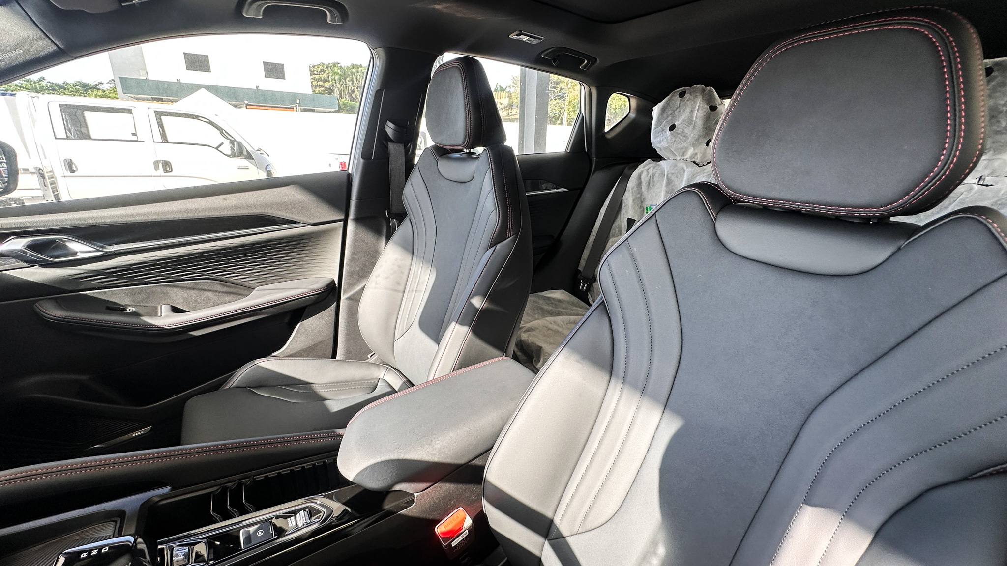 Foto 3 de 2027 GEELY COOLRAY