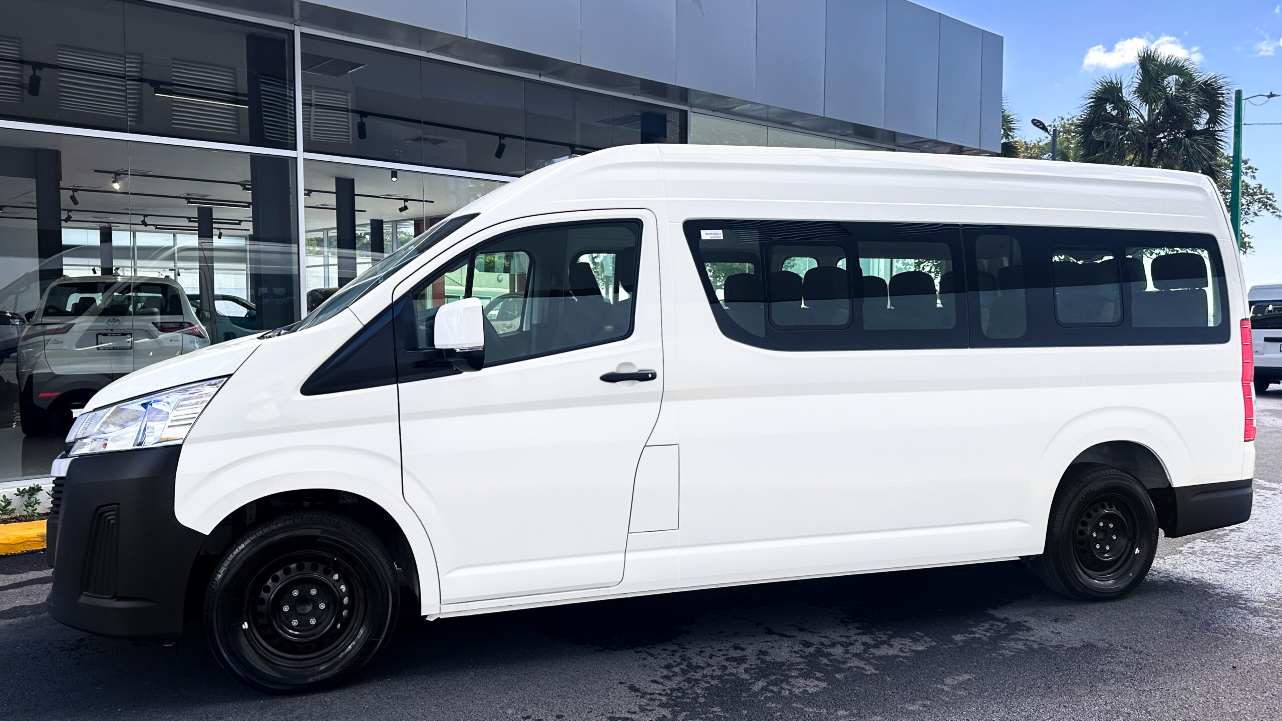 Foto 3 de 2026 Toyota HIACE
