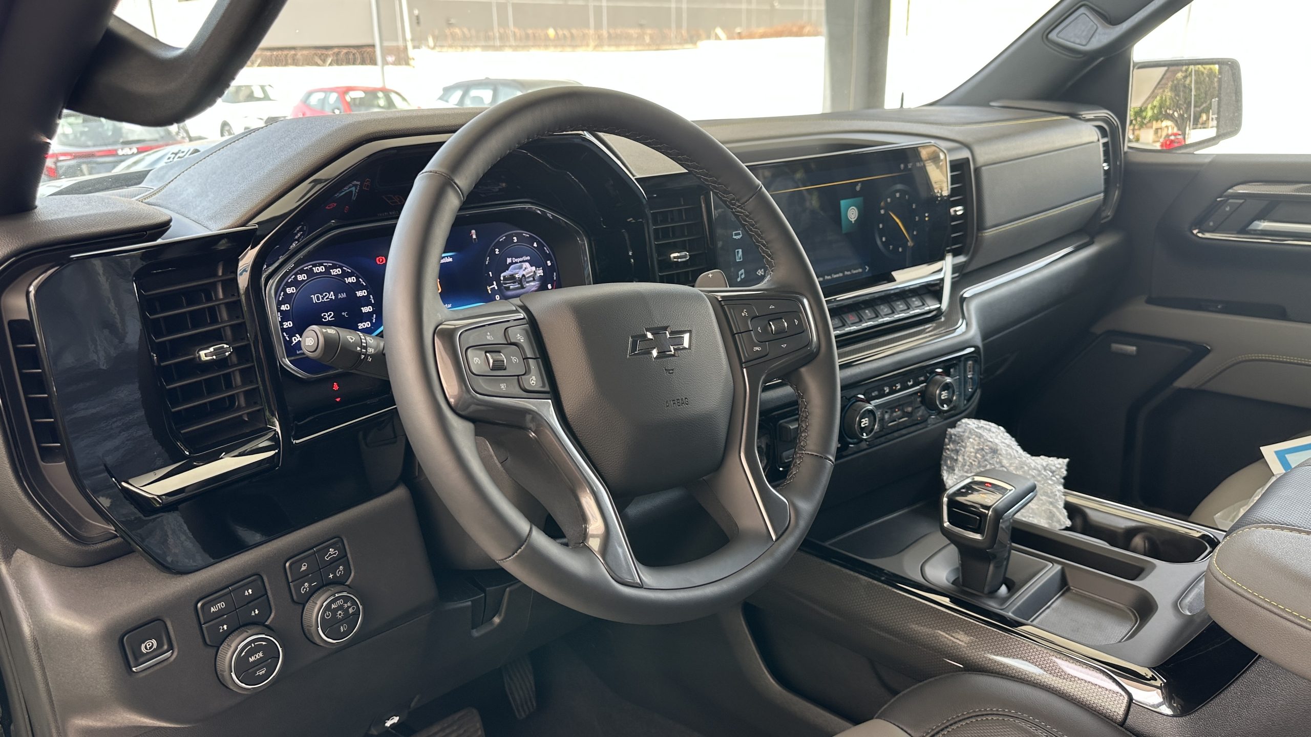 Foto 2 de 2025 CHEVROLET SILVERADO