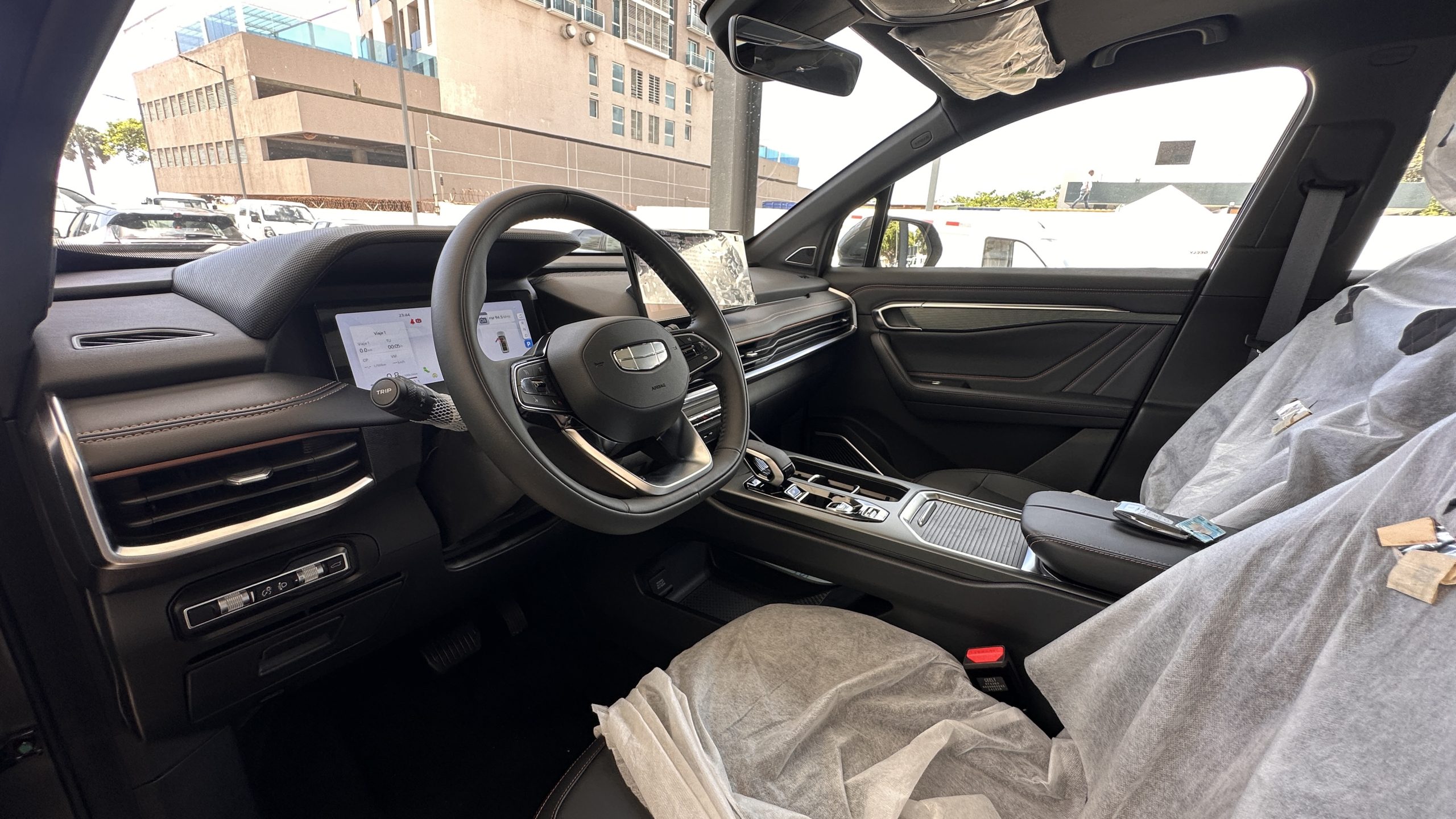 Foto 5 de 2027 GEELY OKAVANGO