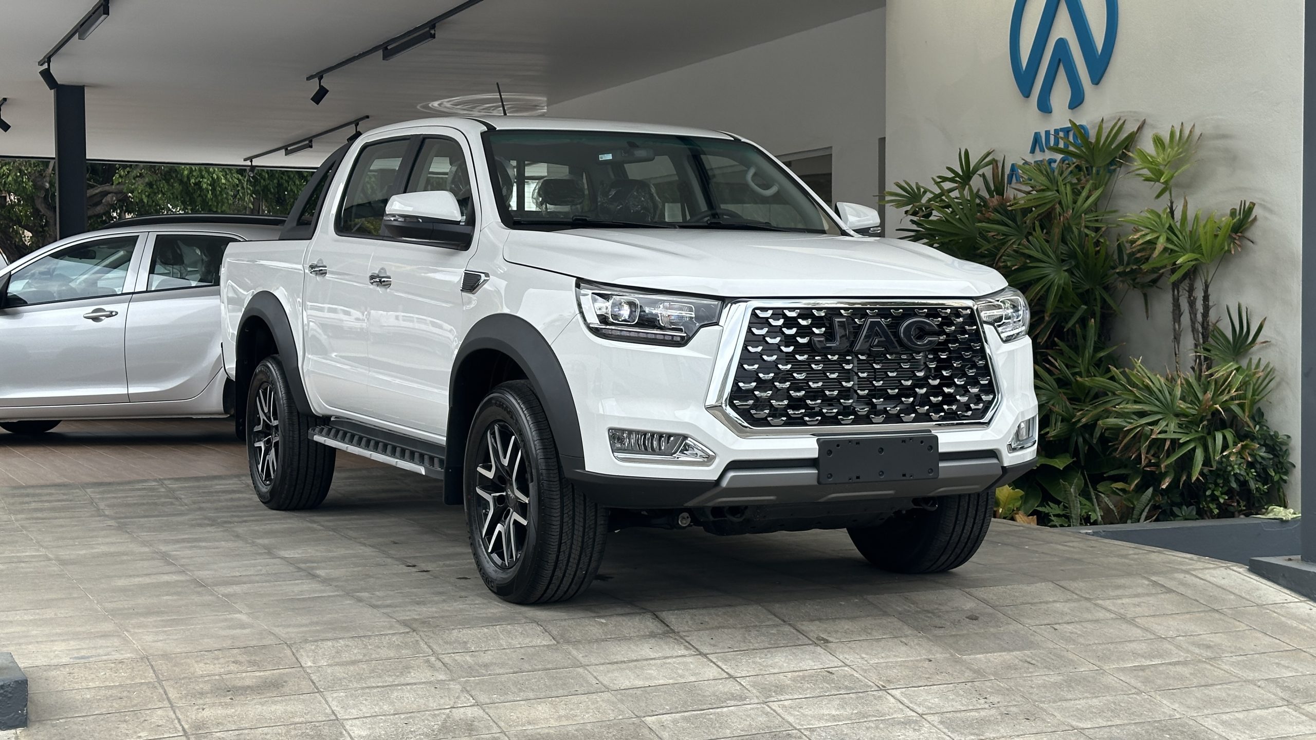 2027 Jac Motors T8