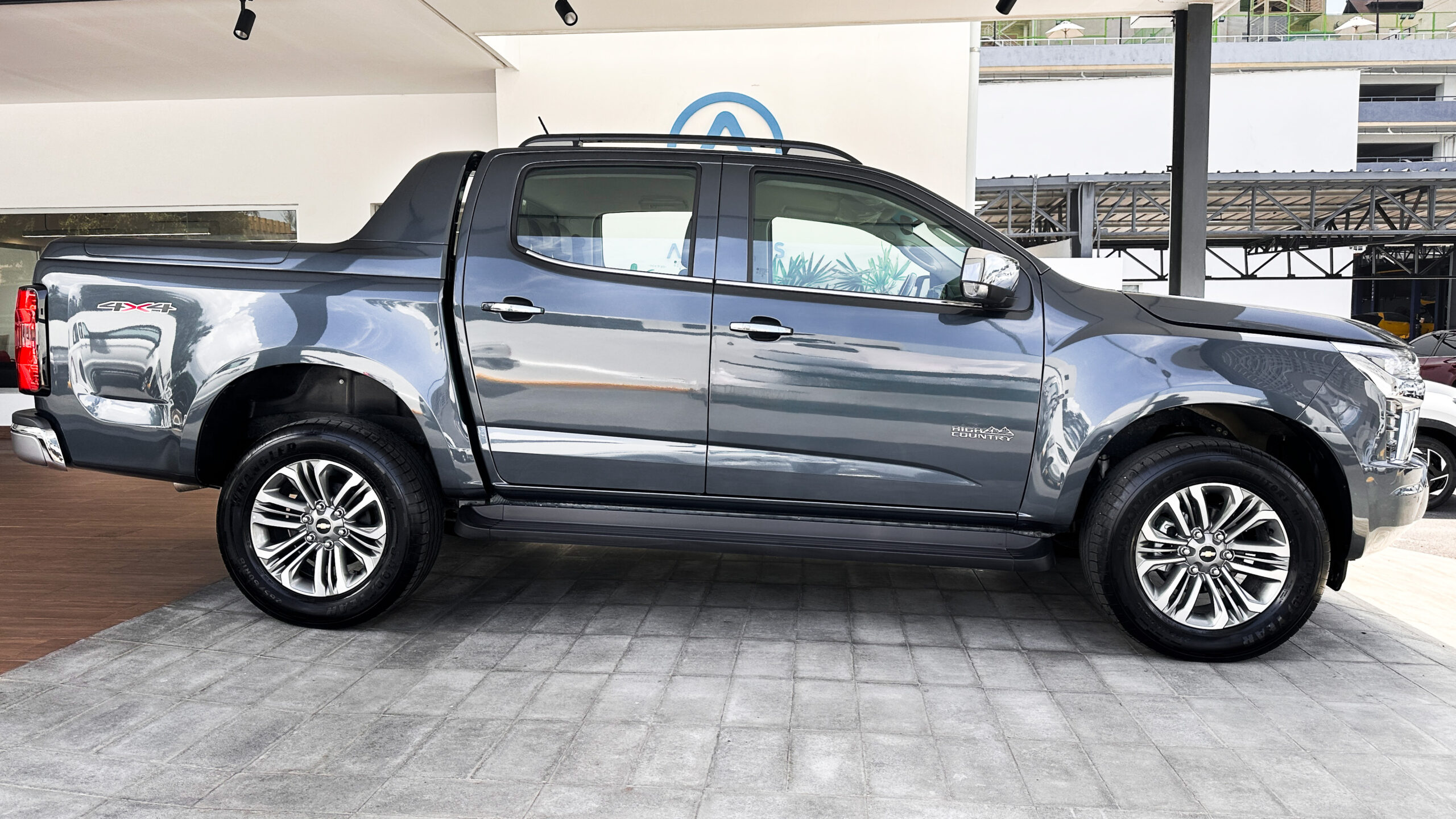 Foto 2 de 2025 CHEVROLET COLORADO