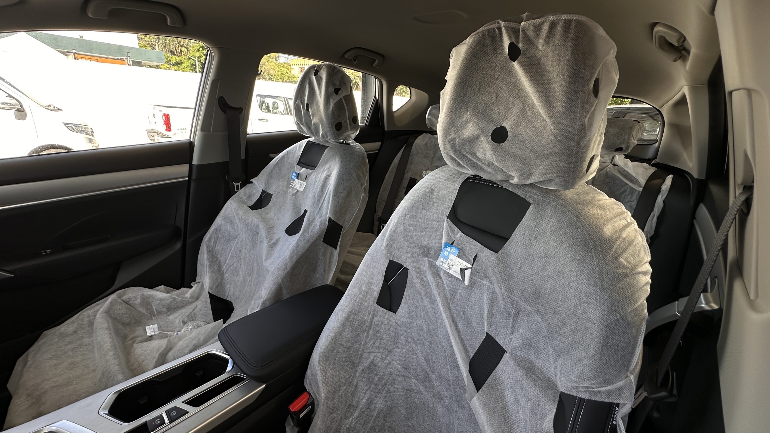 Foto 2 de 2027 GEELY COOLRAY