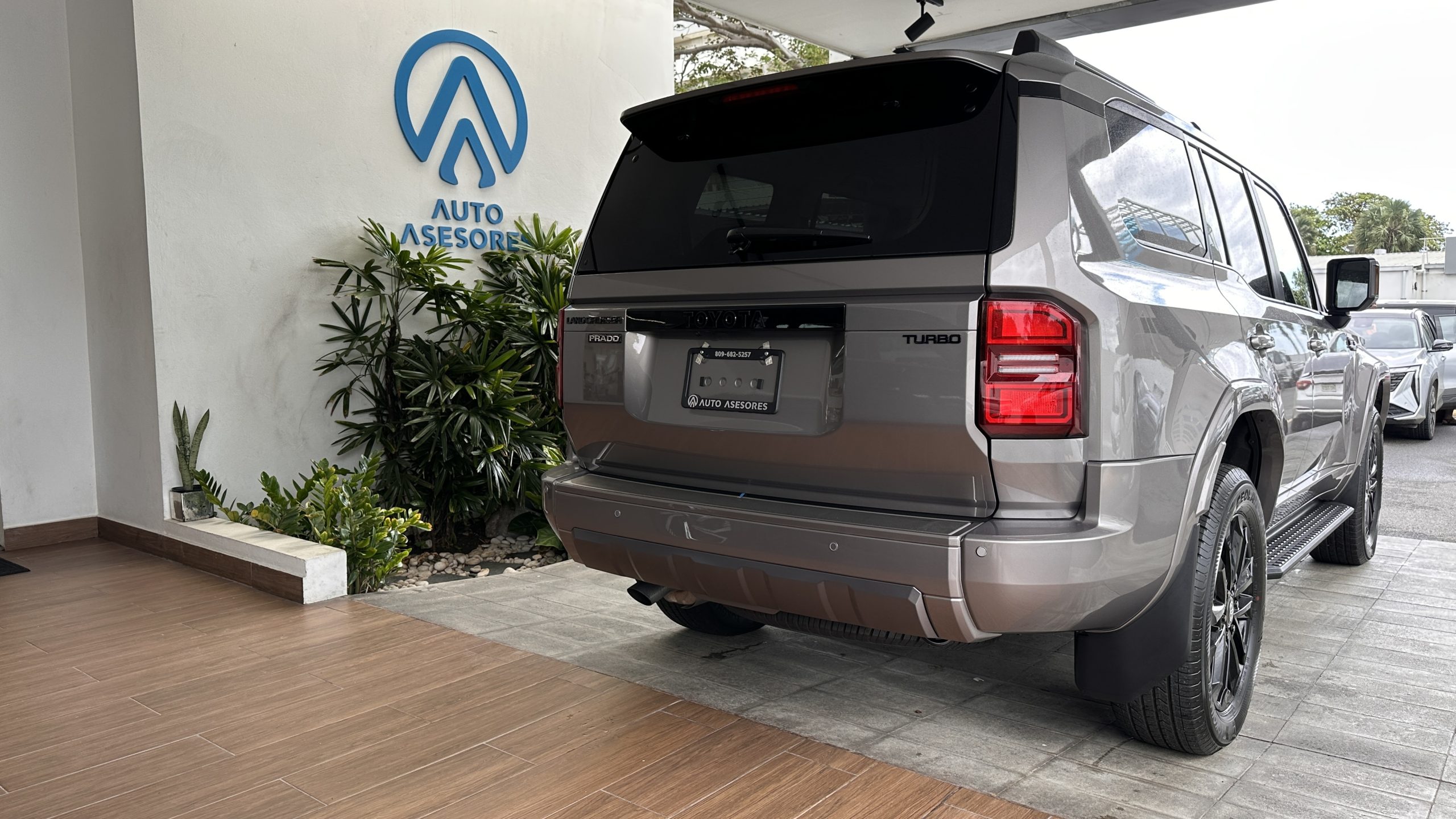 Foto 3 de 2026 Toyota LAND CRUISER
